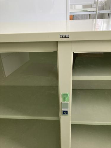ガラス引き違い書庫